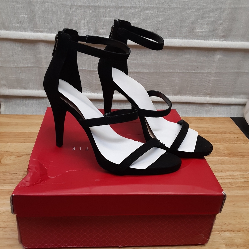 Katie & Kelly Courtnee Strappy Sandals